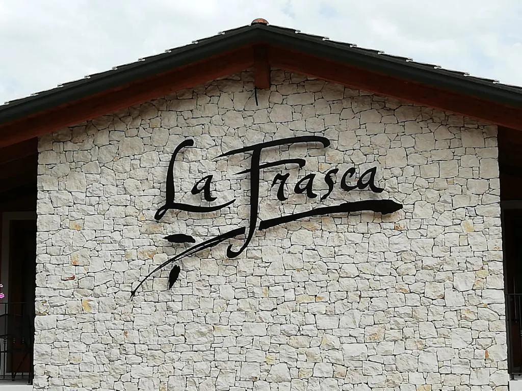 Insegna in metallo a taglio laser – La Frasca New Tecnowork