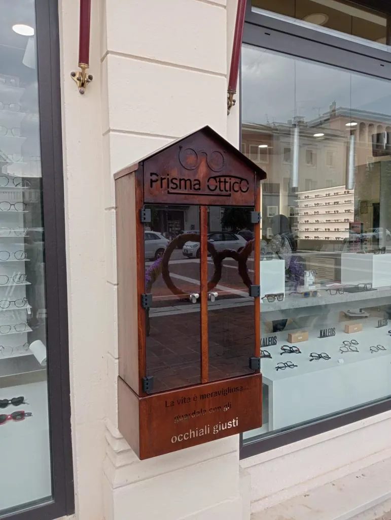 Espositore vetrina in legno con prisma ottico New Tecnowork