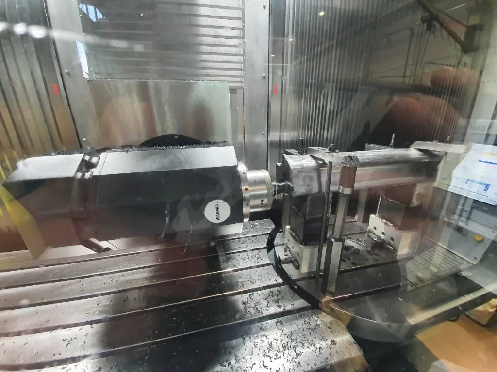 Lavorazione con fresatrice CNC a 5 assi Ibarmia