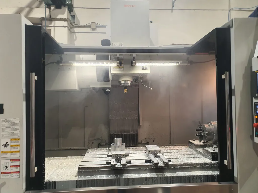 Centro di lavoro verticale Microcut per lavorazione metalli